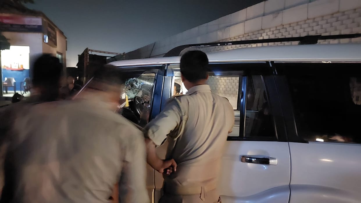 Colonizer attacked in varanasi late night vehicle damaged by firing