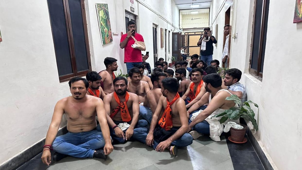 Students occupied Vice Chancellor's Secretariat demanding student union elections