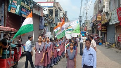 Maa Tujhe Pranam: Rally started from Government Girls Model Sanskriti School, Karnal, students patriotically