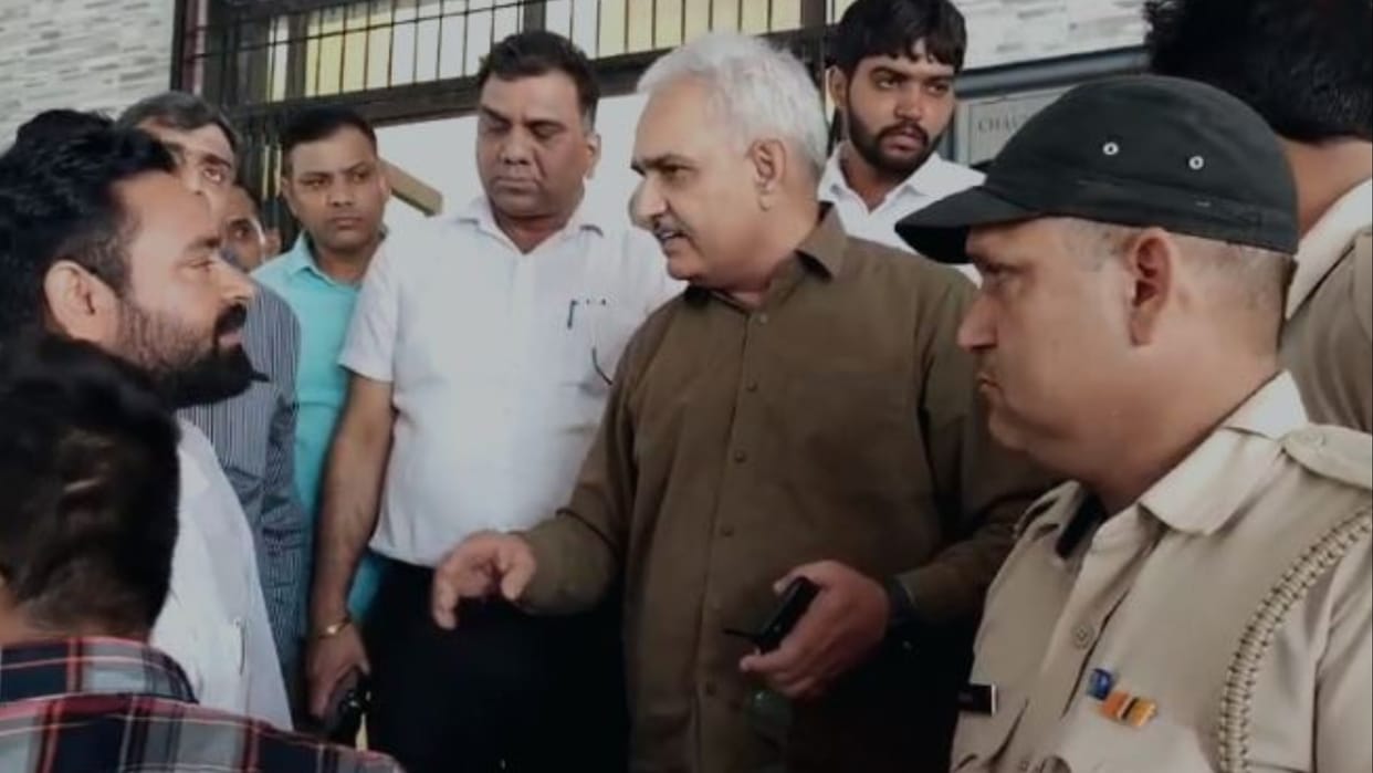 Students demonstrated at Chaudhary Devi Lal University, Sirsa, debated with Vice Chancellor