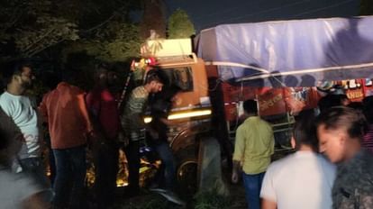 Bihar News : पटना में महिला-बच्ची को कुचलता हुआ ट्रक दुकान में घुसा; चाय की चुस्की ले रहे लोग पहुंचे अस्पताल Bihar News: Road accident in Patna, truck crushed woman and girl child, one died; Bihar Police