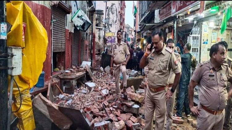 वृंदावन में भवन गिरने से पांच की मौत: बिहारी जी के दर्शन के 10 मिनट बाद ही श्रद्धालुओं पर काल ने मारा झपट्टा