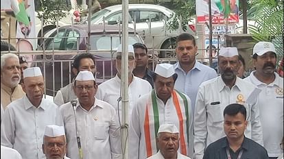 MP News: कमलनाथ ने पीसीसी मुख्यालय में किया ध्वजारोहण, संदेश वाचन में कहा प्रदेश की तरक्की का लें संकल्प MP News: Kamal Nath hoisted the flag at PCC headquarters, read the message and said take a pledge for the prog