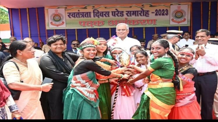 छत्तीसगढ़ में धूमधाम से मना आजादी का जश्न, झूम उठे छत्तीसगढ़िया, लगे जयहिंद के नारे, देखें PHOTOS