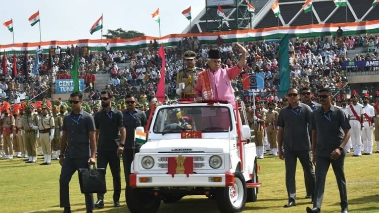 स्वतंत्रता दिवस: उपराज्यपाल बोले- अब जम्मू कश्मीर शांति, विकास और प्रकृति सुंदरता के लिए पहचाना जा रहा Independence Day 2023: lg Manoj Sinha hoist the National Flag at Bakshi Stadium Srinagar