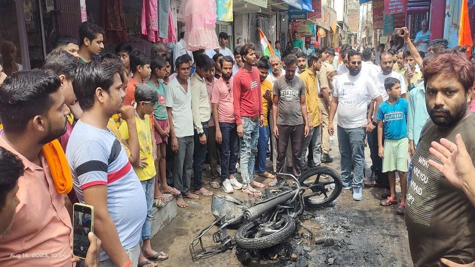 bike caught fire during tiranga yatra in lakhimpur kheri