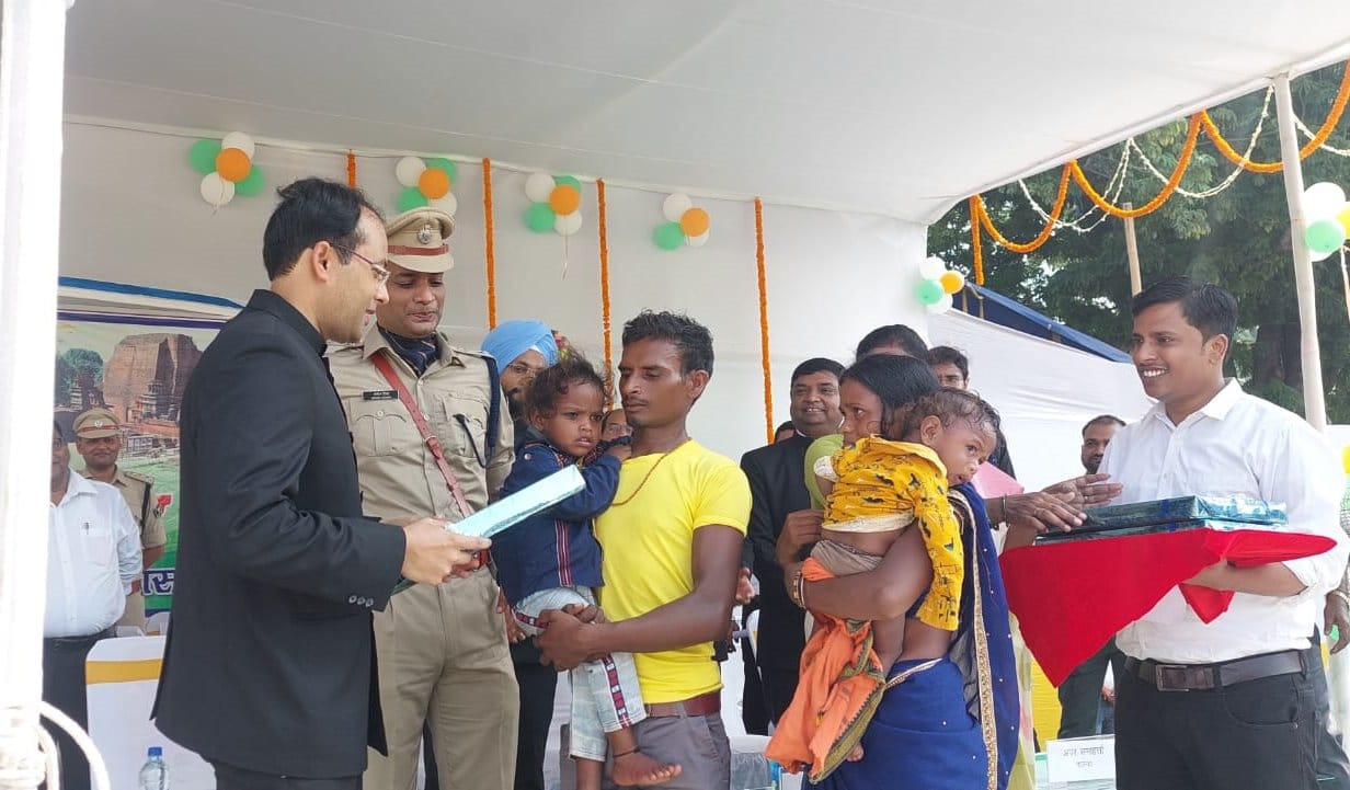 Jashn-e-Azadi celebrated in Nalanda, DM Shashank Shubhankar hoisted national flag on 77th Independence Day