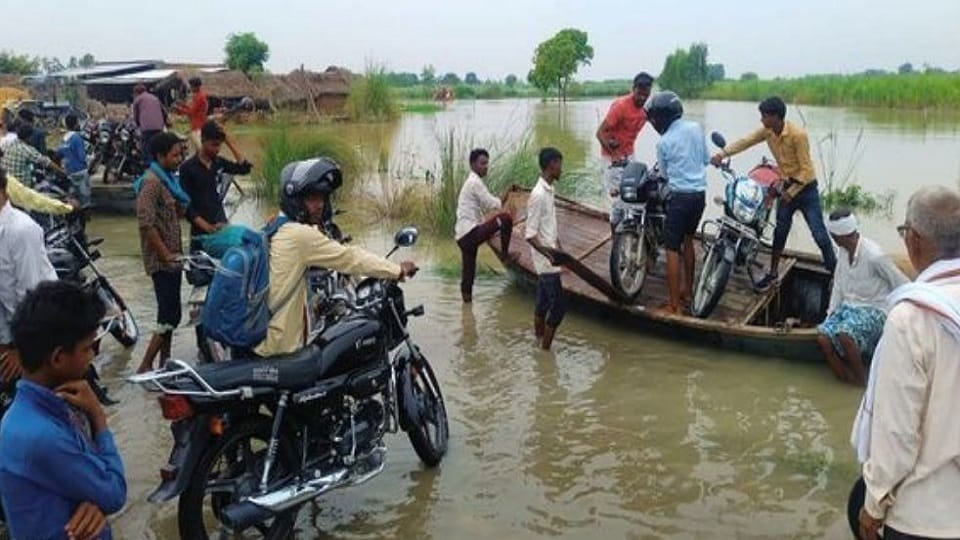 water level of Ganga river reached near the danger mark in Mirzapur