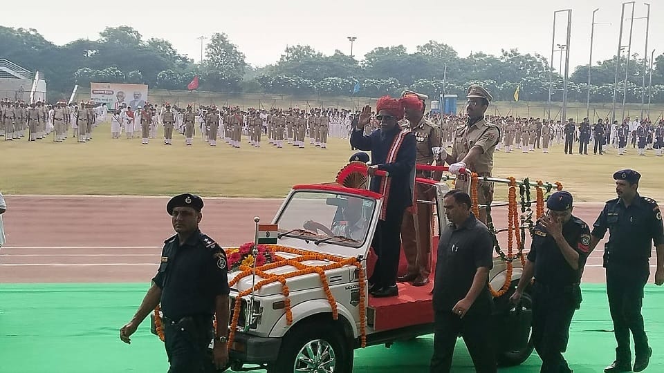 Governor Bandaru Dattatreya hoisted tricolor at Rajiv Gandhi Sports Stadium in Rohtak