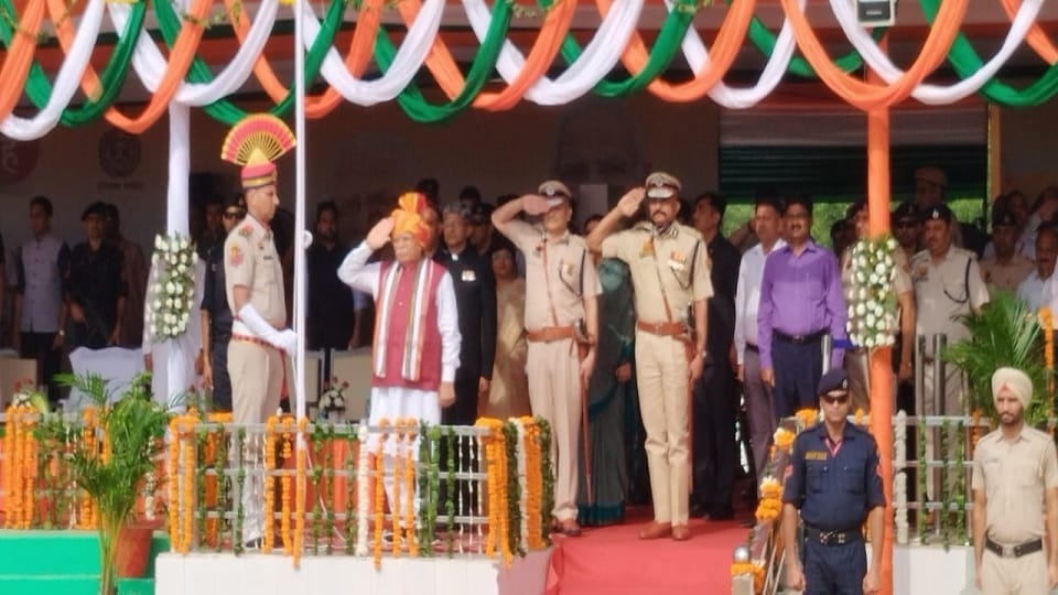 Haryana CM Manohar Lal hoisted flag in Fatehabad