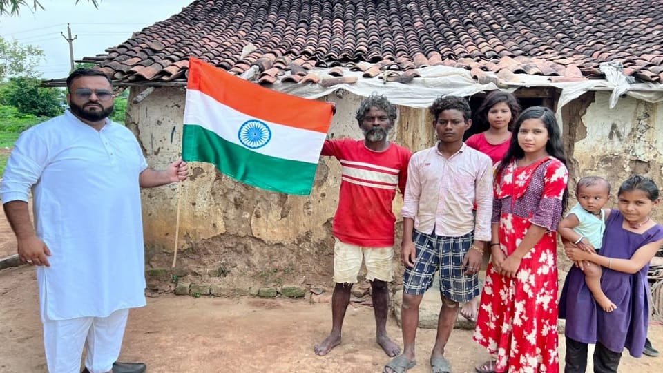 Immu Diler generosity distributed tricolor among the poor