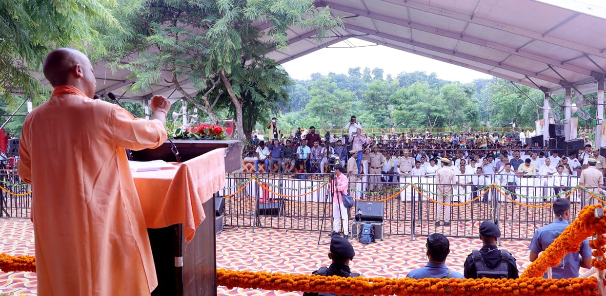 CM Yogi inaugurated five crore plantation by planting saplings under the tree plantation campaign-2023