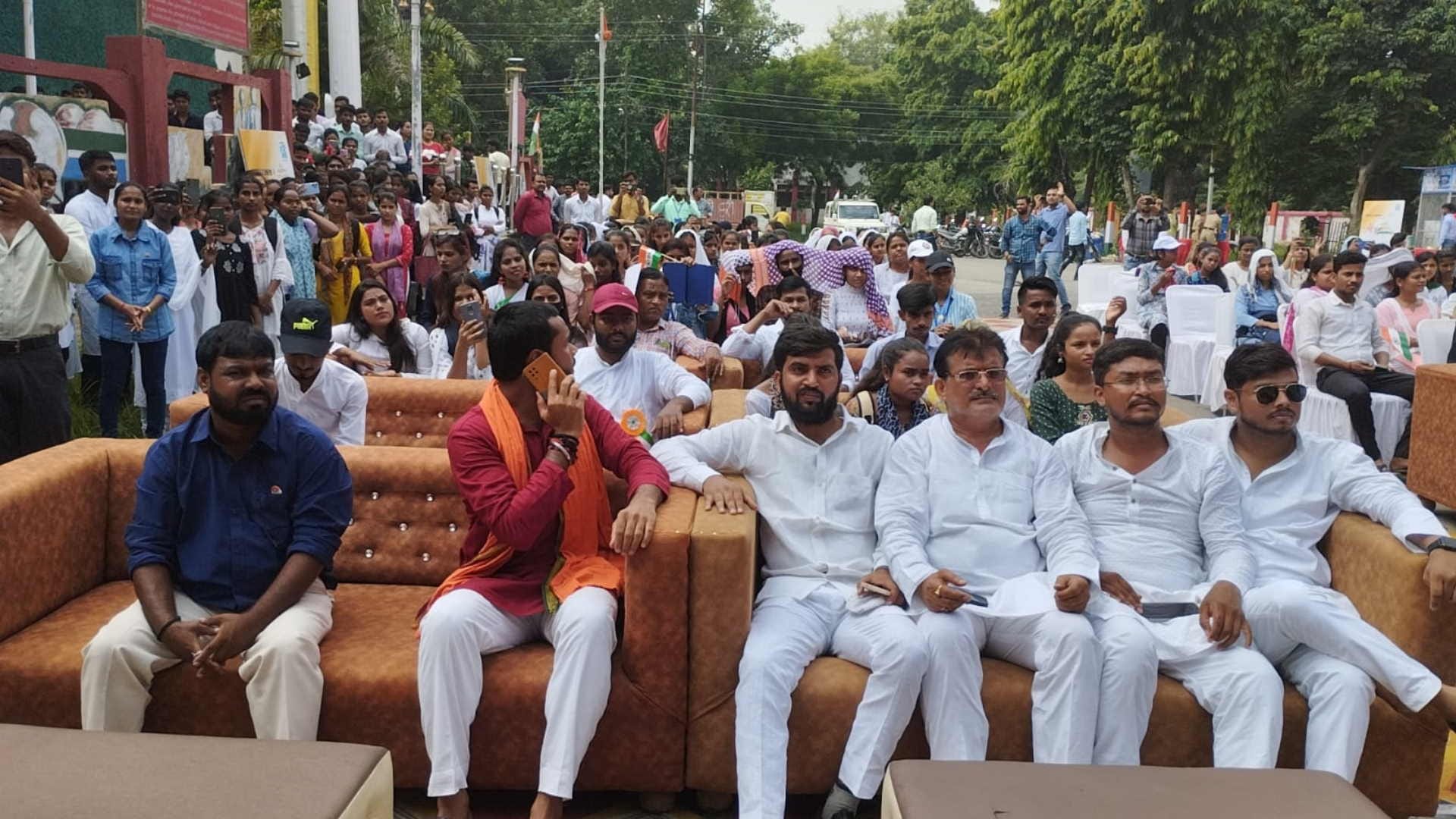 Maa Tujhe Pranam rally took place amidst mesmerizing presentations from ddu Gorakhpur
