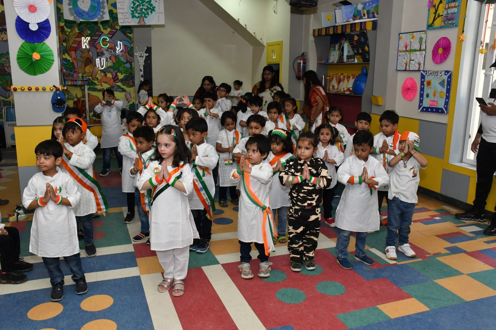 Independence Day in pictures: Celebration of independence in Varanasi, children's dance enthralled everyone