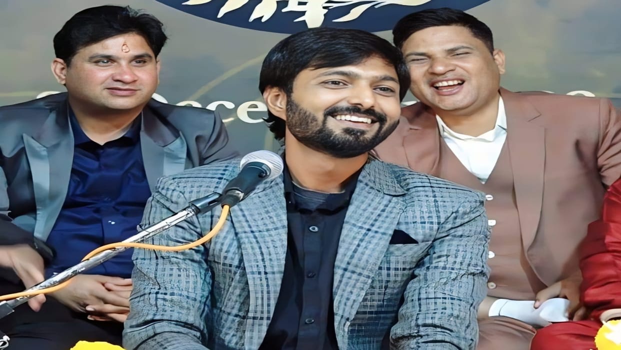 MP News Urdu poet Anurag Nagar born in Brahmin family of Rajgarh