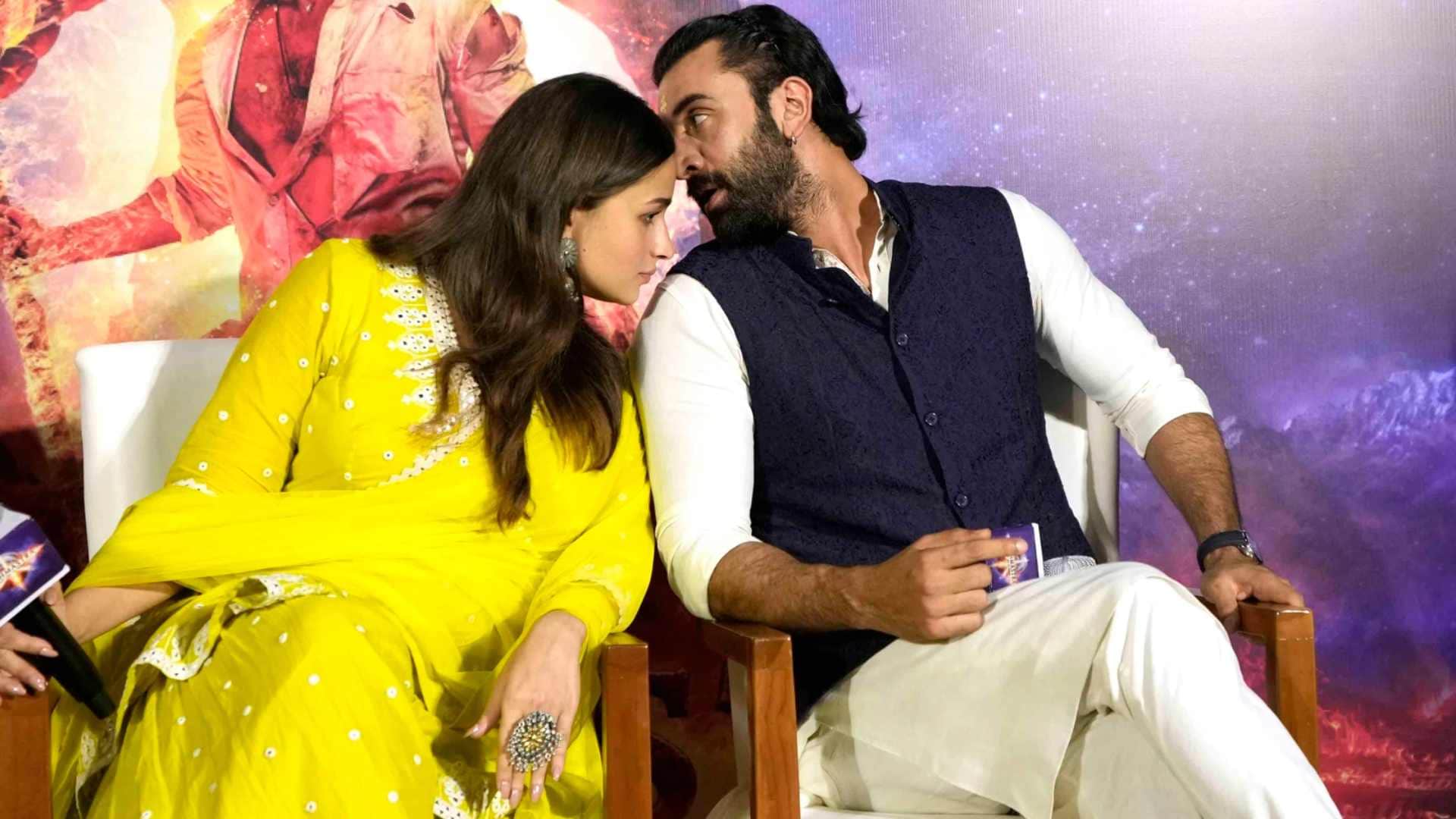 Ranbir Alia Video actor appeared to be disrespecting her viral clip make netizens furious