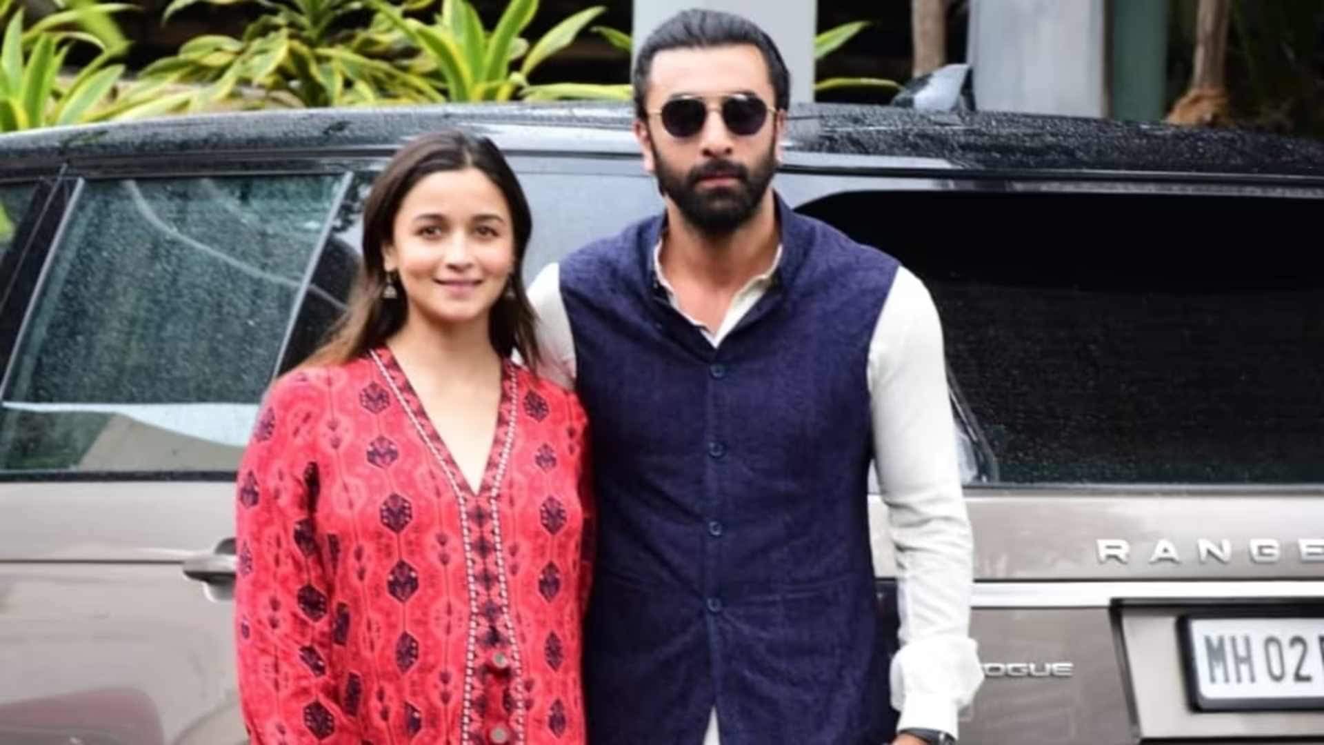 ranbir kapoor alia bhatt make first public appearance of Raha reveals daughter face on Christmas video viral