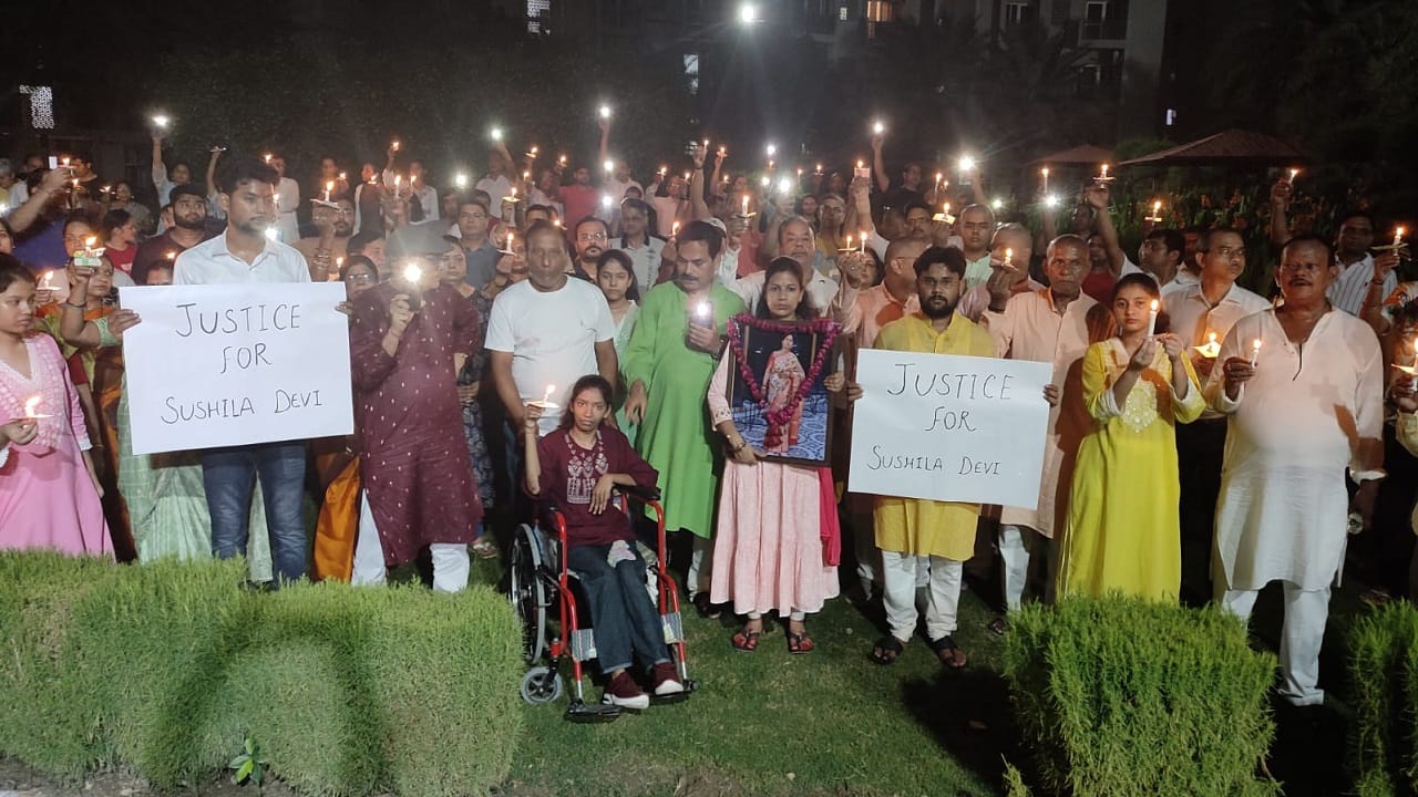 People paid tribute to Sushila Devi who lost her life due to breaking of lift wire in Noida