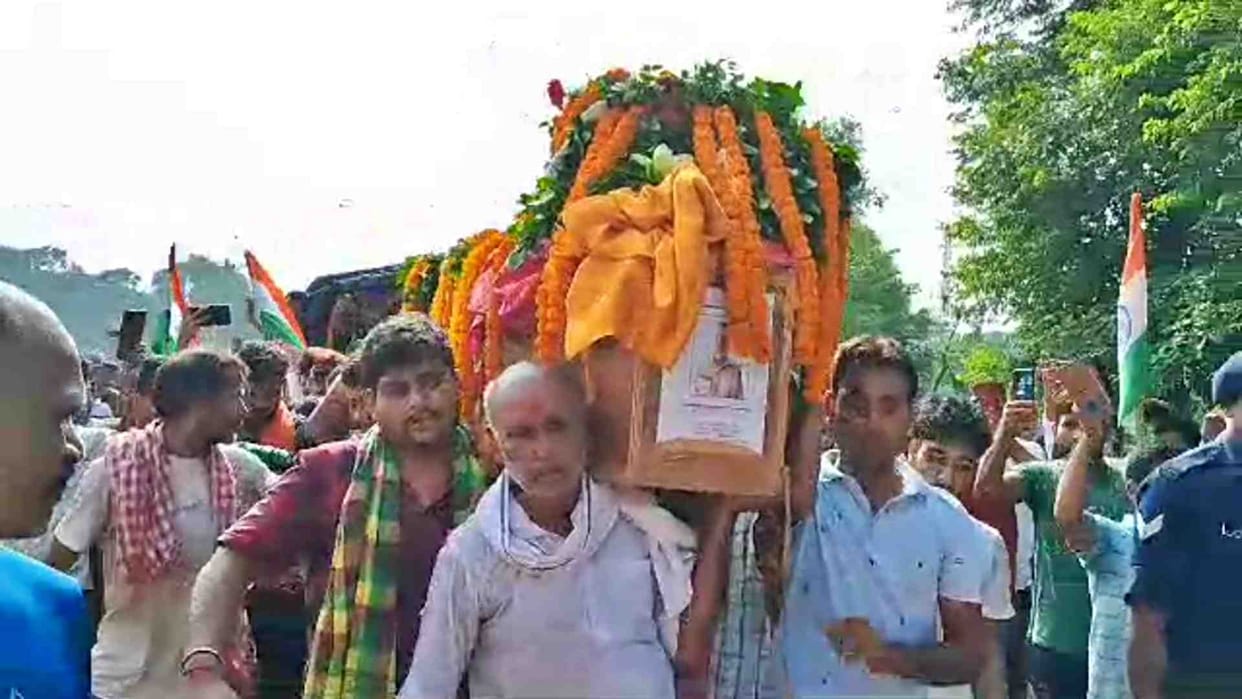Two forms of tricolor seen on Independence Day in Aurangabad