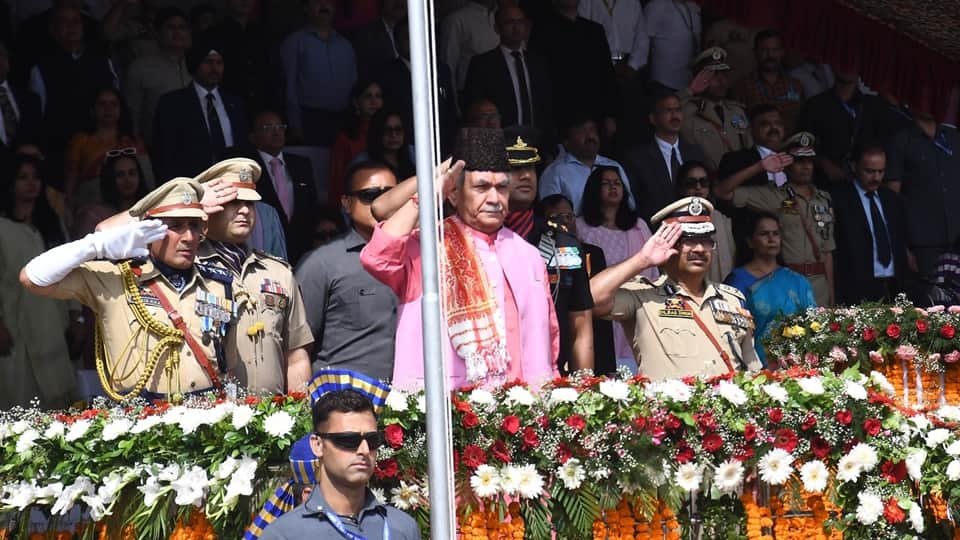 Independence Day 2023: lg Manoj Sinha hoist the National Flag at Bakshi Stadium Srinagar