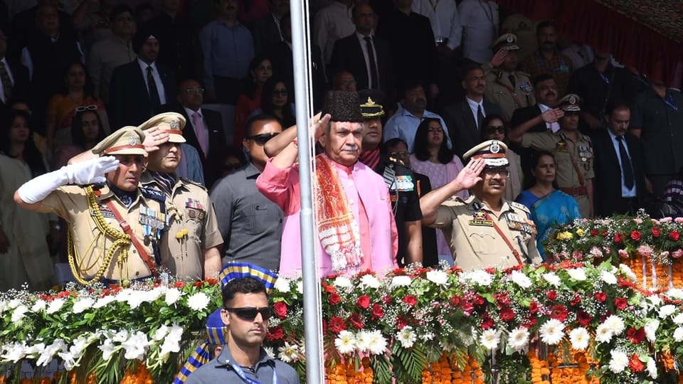 Independence Day 2023: lg Manoj Sinha hoist the National Flag at Bakshi Stadium Srinagar