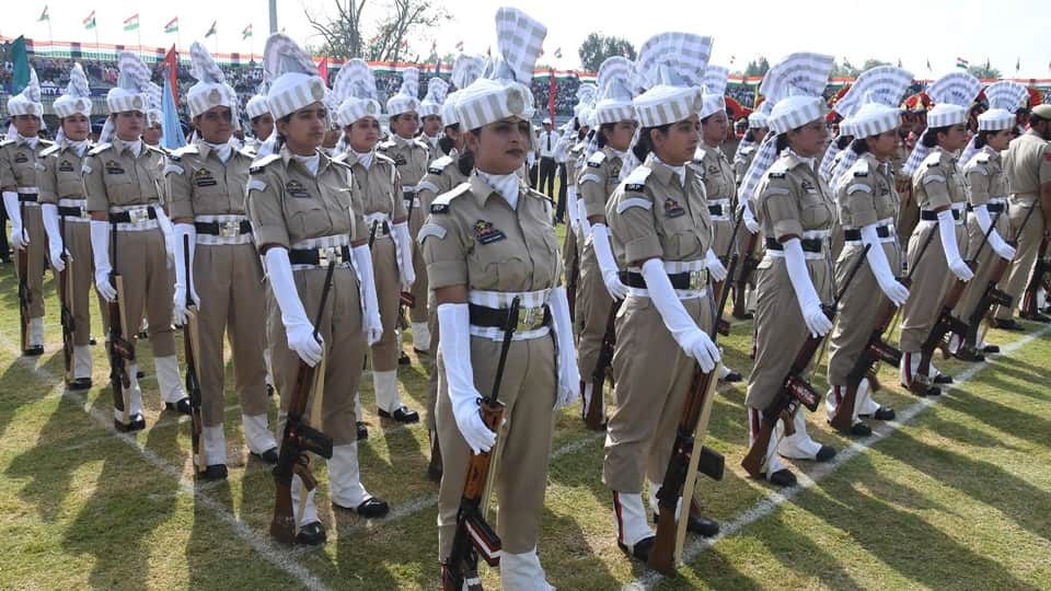 Independence Day 2023: lg Manoj Sinha hoist the National Flag at Bakshi Stadium Srinagar