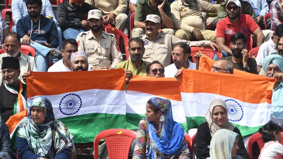 Independence Day 2023: lg Manoj Sinha hoist the National Flag at Bakshi Stadium Srinagar