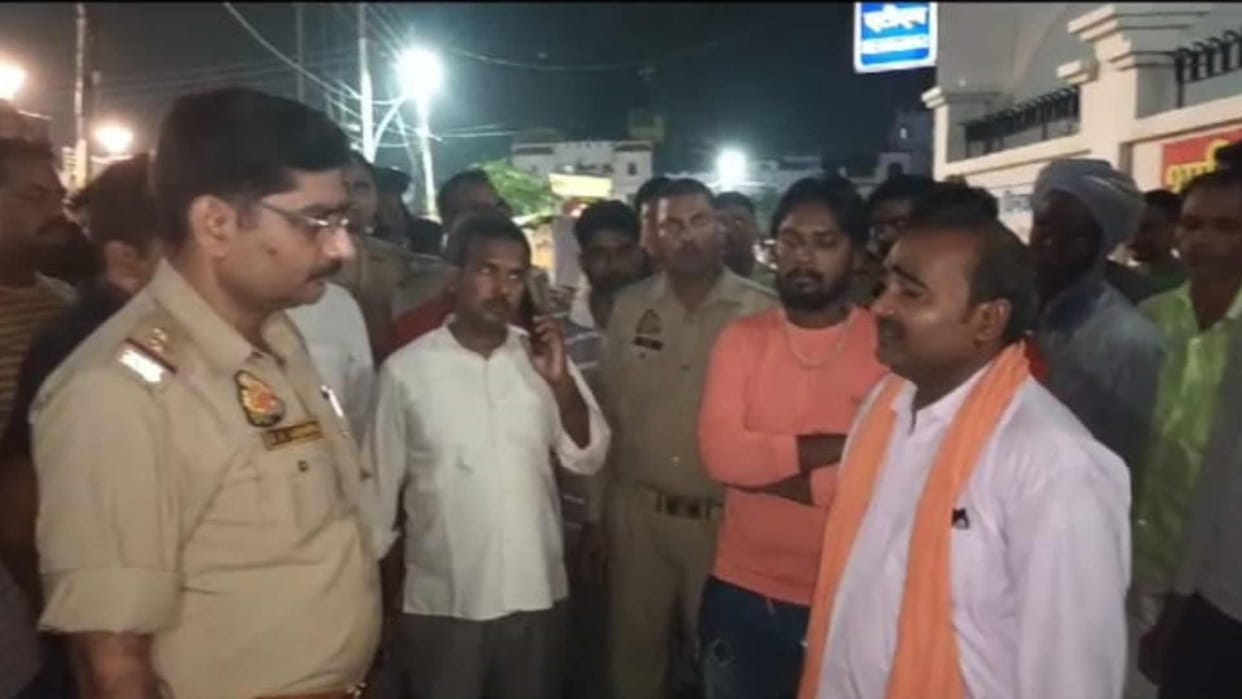 Woman died during treatment demonstrated in front of hospital at midnight by keeping dead body