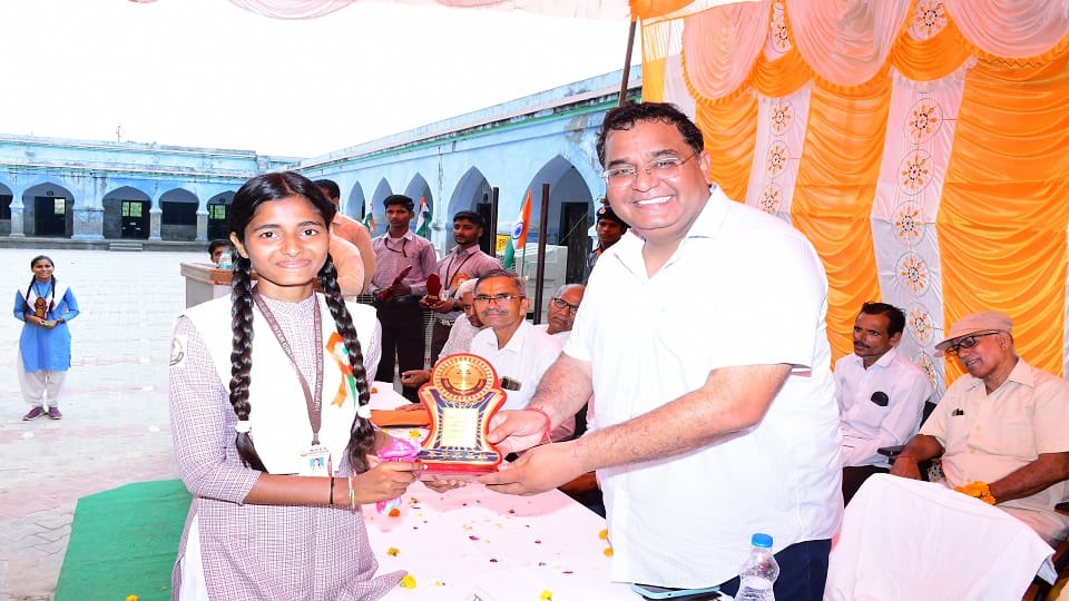 Paytm CEO Vijay Shekhar Sharma came to Aligarh on Independence Day