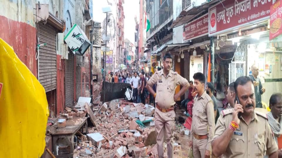 Five died due to collapse of dilapidated building in Vrindavan After accident there was hue and cry all around