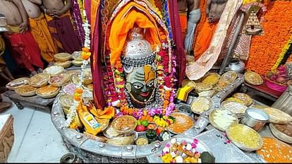 Ujjain: अधिक मास पूर्ण होने पर हुआ हरि-हर का मिलन, भस्मारती में बाबा महाकाल को लगा 56 भोग, महापंचामृत पूजन हुआ Ujjain: Meeting of Hari-Har took place on completion of more months, Baba Mahakal had 56 bhog