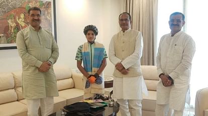 MP News: राजगढ़ की आशा मालवीय 25 हजार किमी साइकिल चलाकर दिल्ली पहुंची, सीएम शिवराज ने दी बधाई MP News: Asha Malviya of Rajgarh reached Delhi by cycling 25 thousand km, CM Shivraj congratulated