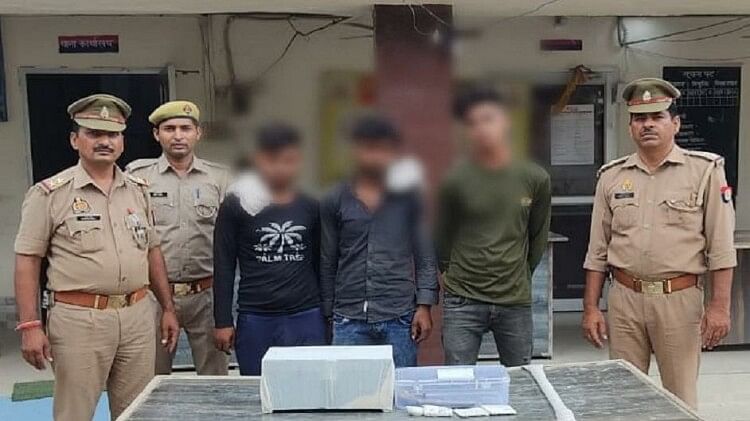 Hathras News: टेंट गोदाम से चोरी का खुलासा, तीन आरोपी दबोचे, तीन पंखे व 500 ग्राम नशीला पदार्थ बरामद