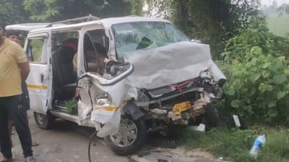 man died due to collision between pickup and Eco on the highway