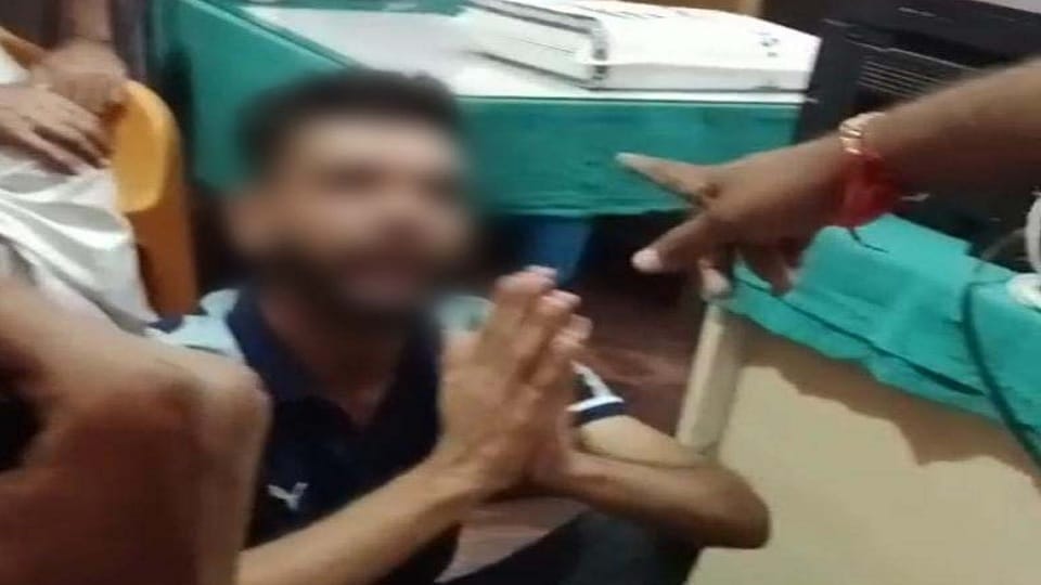 accused of being forced to sit in car by pretending to be CBI officer In Fatehabad