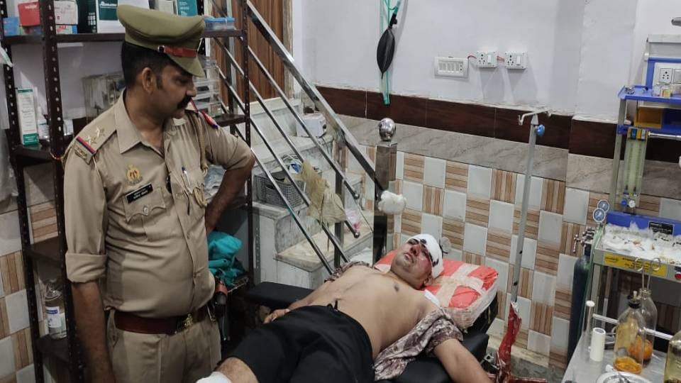 constable going to Tehsil with flag got seriously injured after bike skidding in Agra