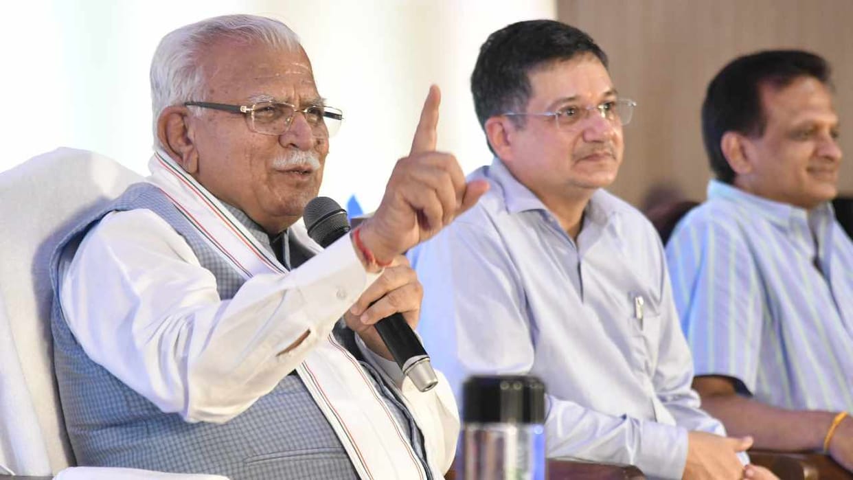 Manohar Lal appeared in the role of a teacher in Amar Ujala Medhavi Chhatra Samman Samaroh