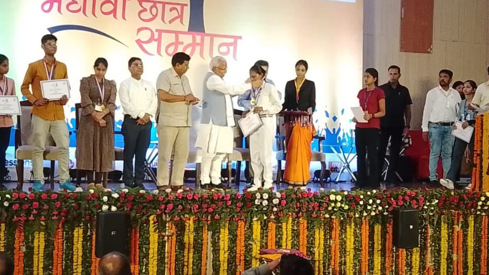 Amar Ujala Medhavi Chhatra Samman Samaroh Panchkula Haryana CM Manohar Lal News in Hindi