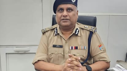 Holi 2024: उत्तराखंड में होली, मेले और चुनाव को लेकर पुलिस अलर्ट, एडीजी ने अधिकारियों को दिए ये निर्देश Holi 2024 Uttarakhand Police ADG orders to Officers to be Alert