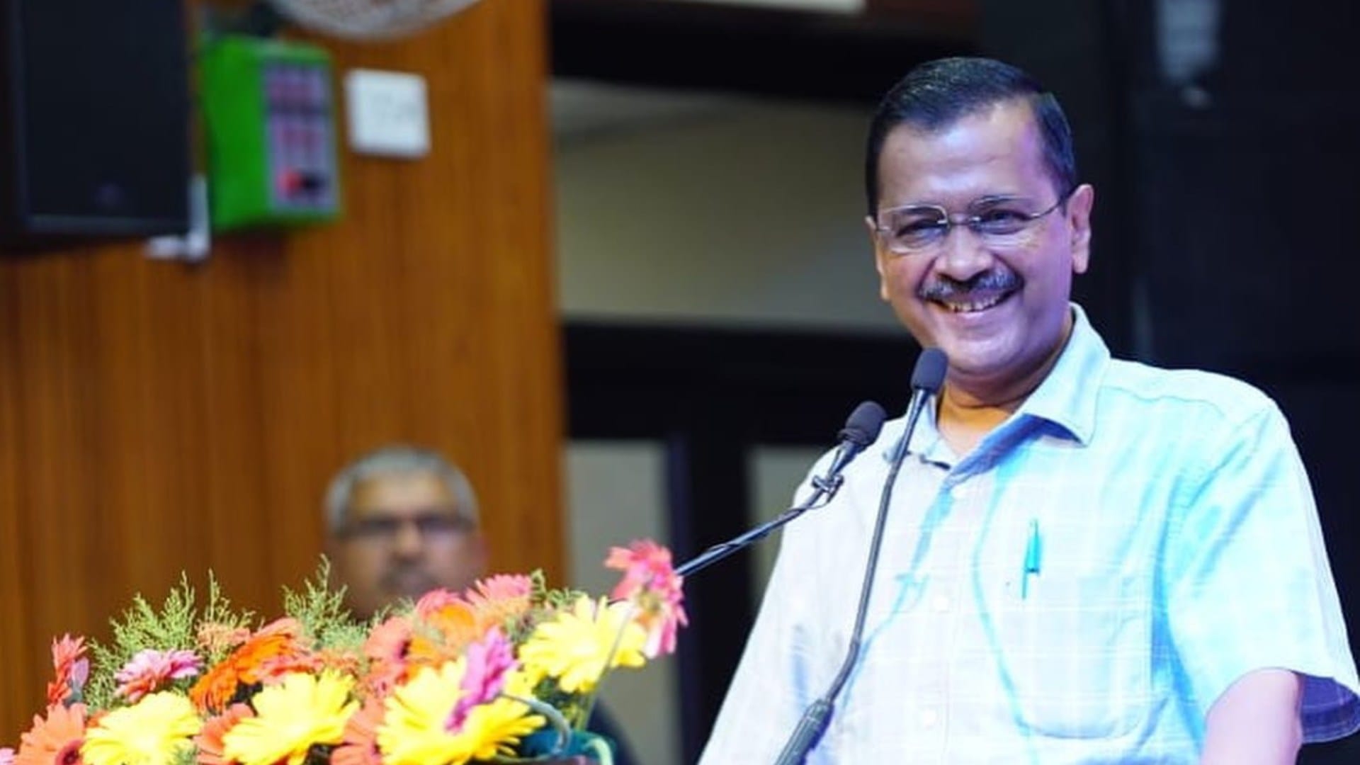 Delhi Chief Minister Arvind Kejriwal Lifestyle know House Income and Favourite Things In Hindi