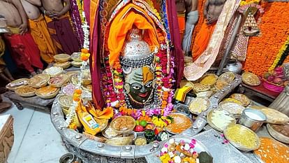Ujjai Mahakal: महाकाल मंदिर की फिर बदलेगी दर्शन व्यवस्था, जानिए श्रद्धालुओं को कब से मिलेगा गर्भगृह में प्रवेश Ujjai Mahakal: The darshan system of Mahakal temple will change again
