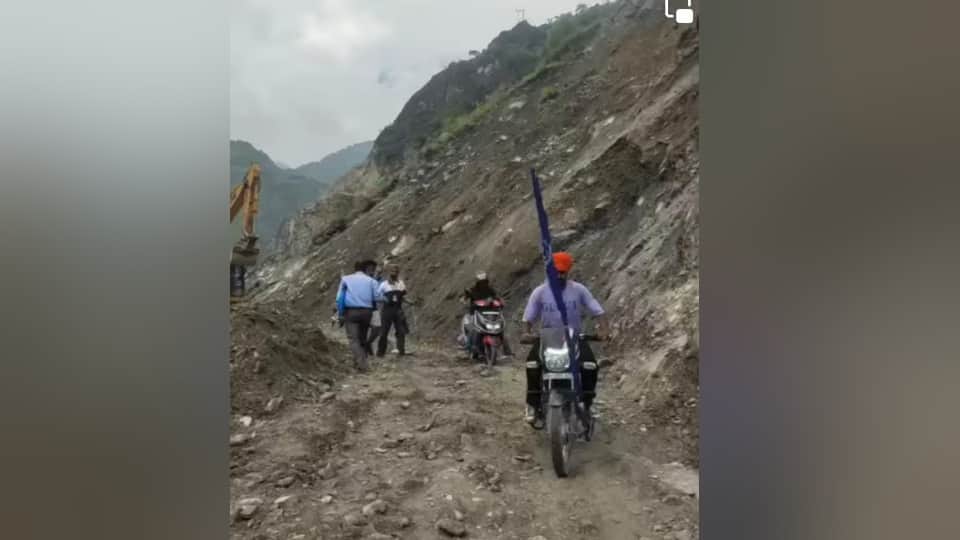 Badrinath Highway Many landslide zone activated, movement of vehicles become dangerous Photos
