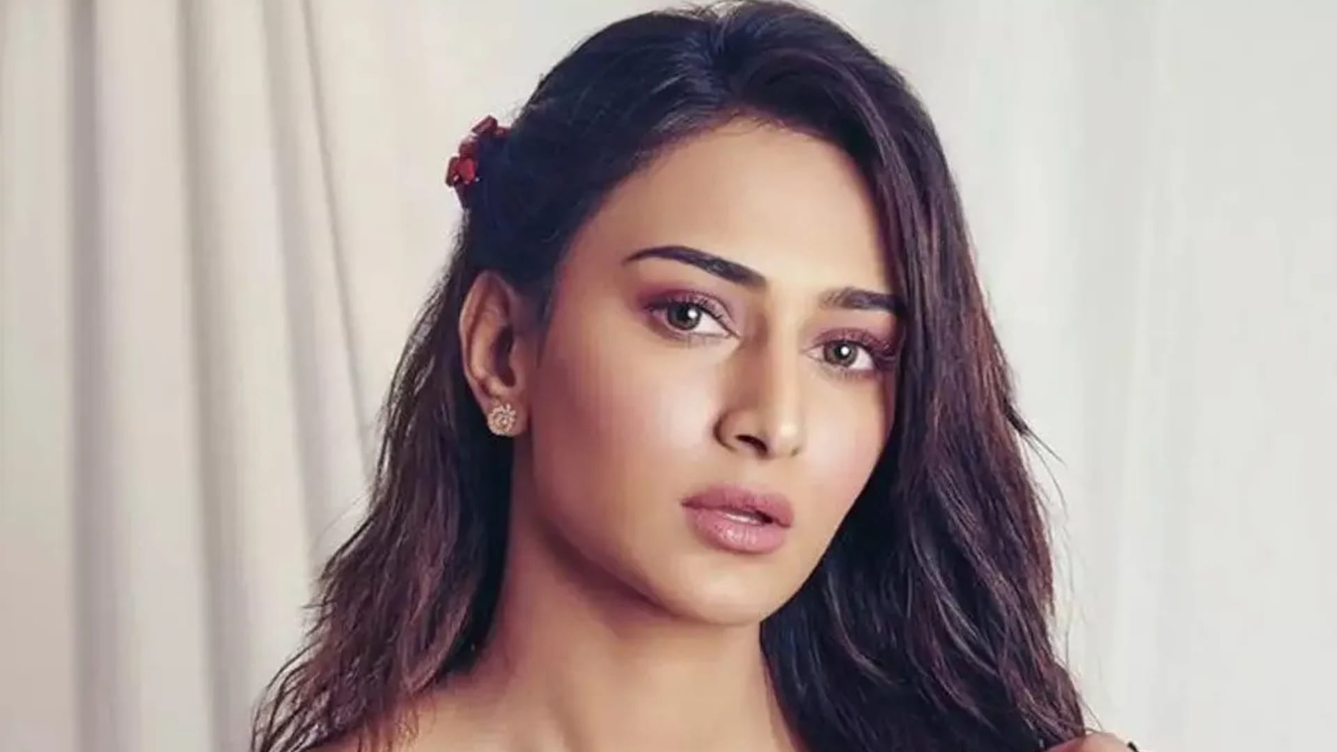TV Celebs Left India and Settled Abroad Erica Fernandes Mihika Verma Niki Aneja Rucha Hasabnis