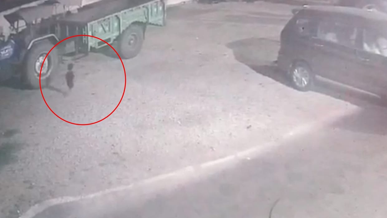 Innocent reached the National Highway while walking in sleep, high speed truck trampled