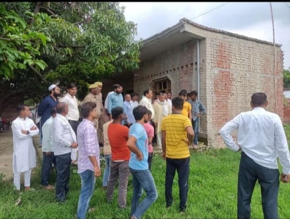 Azamgarh: Mother-son died due to high tension wire, villagers angry at electricity department