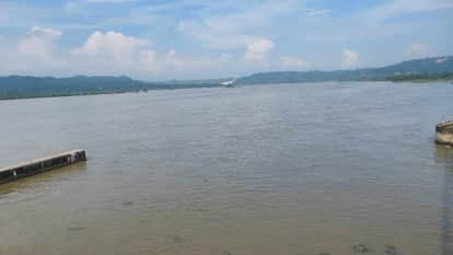 उफान पर ब्यास नदी।