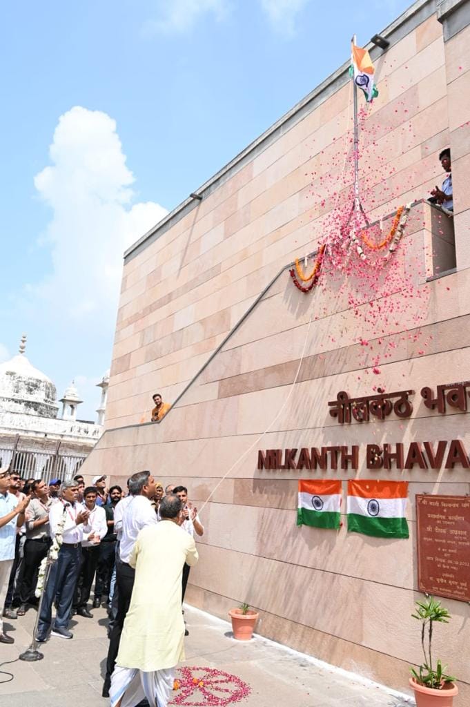Baba's tricolor makeup in pictures Flag hoisting in Kashi Vishwanath Dham