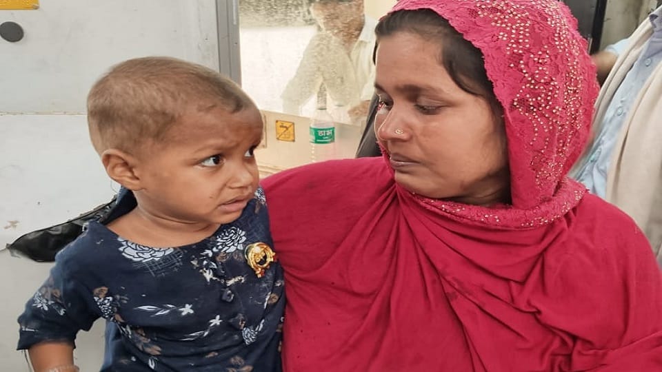 Girl s leg stuck in toilet of Avadh Express in Agra