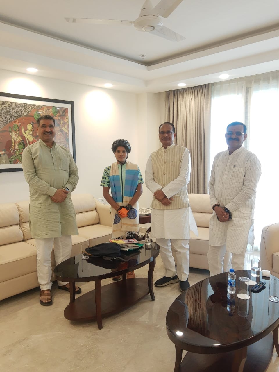 MP News: Asha Malviya of Rajgarh reached Delhi by cycling 25 thousand km, CM Shivraj congratulated