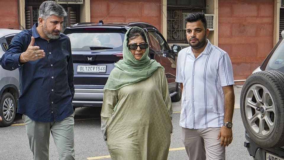 Mehbooba Mufti reached Supreme Court said happy about the hearing on Article 370